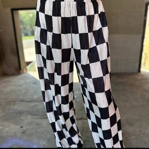 CHECKMATE WIDE LEG PANT (B&W) NWOT